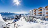 Inserimento sugli sci per bimbi - 1 bimbo gratis - Familotel Alpenhof a Maranza - Rio di Pusteria (BZ) vacanze per celiaci Inserimento sugli sci per bimbi - 1 bimbo gratis